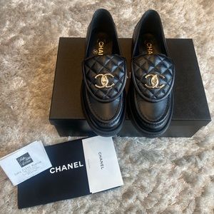 Chanel Turnlock Loafers in black leather; size EUR 36.5